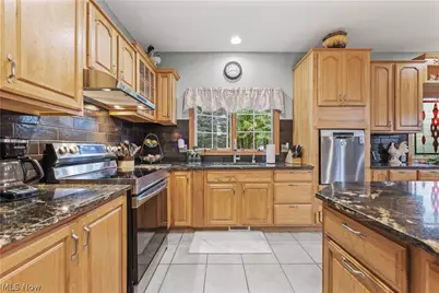 2011 E Swan Lake Circle, Kent, OH 44240 - Photo 15