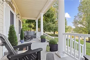 2011 E Swan Lake Cir, Kent, OH 44240 - Photo 7