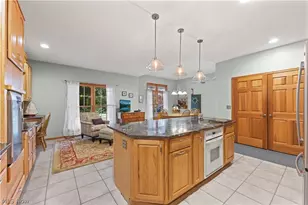 2011 E Swan Lake Cir, Kent, OH 44240 - Photo 15