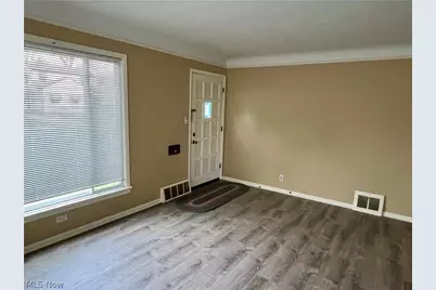 12328 Park Knoll Drive, Garfield Heights, OH 44125 - Photo 3