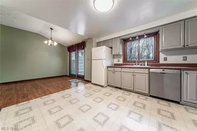 2984 Erich Drive, Willoughby Hills, OH 44092 - Photo 9