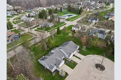 9809 Brookline Oval, Strongsville, OH 44136 - Photo 5