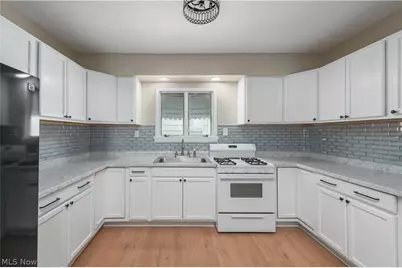 828 W 11th Street, Lorain, OH 44052 - Photo 9
