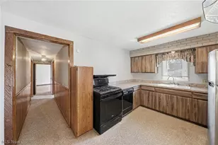 2860 Hudson Dr, Cuyahoga Falls, OH 44221 - Photo 7