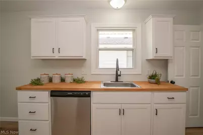 270 High Grove Boulevard, Akron, OH 44312 - Photo 9