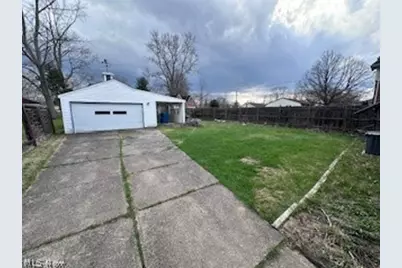 10801 Blossom Avenue, Parma, OH 44130 - Photo 17