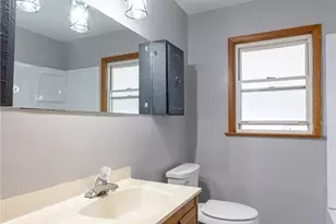 11121 Gabriella Dr, Parma, OH 44130 - Photo 7