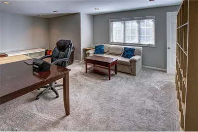 18220 Parkland Drive, Huber Heights, OH 44122 - Photo 17