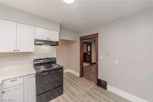 1038 W 11th St, Lorain, OH 44052 - Photo 7