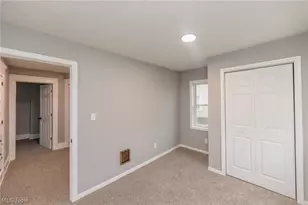 1038 W 11th St, Lorain, OH 44052 - Photo 9
