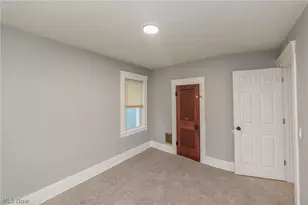 1038 W 11th St, Lorain, OH 44052 - Photo 11
