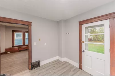 1038 W 11th Street, Lorain, OH 44052 - Photo 5