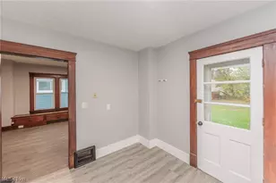 1038 W 11th St, Lorain, OH 44052 - Photo 5