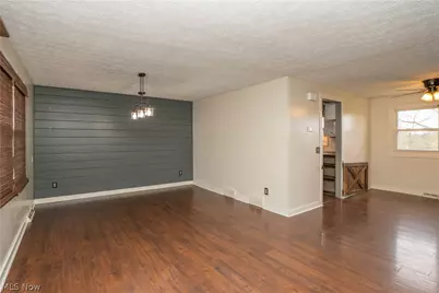 10288 Hunting Hills Avenue NE, Hartville, OH 44632 - Photo 3