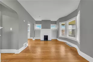 13409 S Parkway Dr, Garfield Heights, OH 44105 - Photo 5