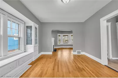 13409 S Parkway Drive, Garfield Heights, OH 44105 - Photo 9