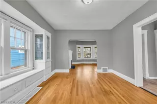 13409 S Parkway Dr, Garfield Heights, OH 44105 - Photo 9