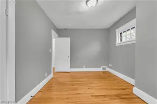 13409 S Parkway Dr, Garfield Heights, OH 44105 - Photo 19