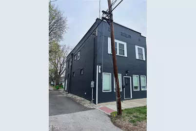 667 W Park Avenue, Barberton, OH 44203 - Photo 3