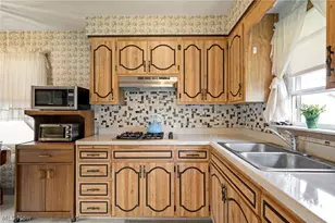 1849 Empire Rd, Wickliffe, OH 44092 - Photo 7