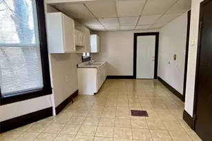 390 Doyle St, Akron, OH 44303 - Photo 5