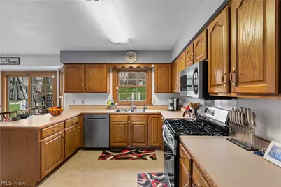 6373 Harbor Drive NW, Canton, OH 44718 - Photo 11