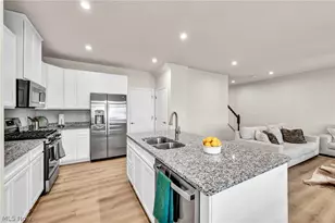 7366 Hillshire Dr, Concord Twp, OH 44077 - Photo 9