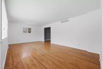 1181 Winhurst Drive, Akron, OH 44313 - Photo 7