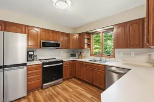 7165 Northview Dr, Wadsworth, OH 44281 - Photo 9