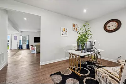 3268 Stoneleigh Road NE, Canton, OH 44721 - Photo 5