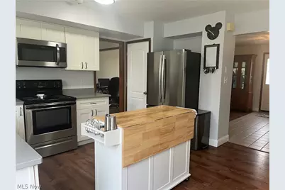 13330 S Partridge Drive, Valleyview, OH 44125 - Photo 9