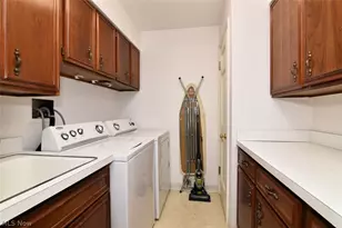 5200 Three Village Dr, Lyndhurst, OH 44124 - Photo 21