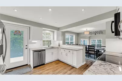 16460 Georgetown Court, Strongsville, OH 44136 - Photo 9