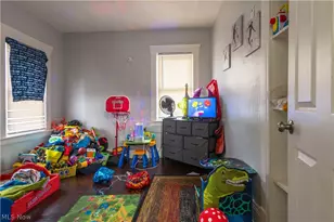 4004 E 52nd St, Newburgh Heights, OH 44105 - Photo 11