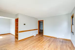 8514 Deerfield Dr, Parma, OH 44129 - Photo 7
