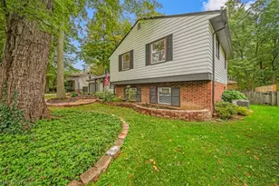 1066 Eastlawn Dr, Highland Heights, OH 44143 - Photo 3