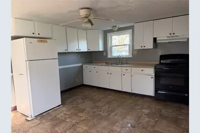 824 Goshen Avenue SE, New Philadelphia, OH 44663 - Photo 13