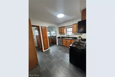 10900 Vernon Avenue, Garfield Heights, OH 44125 - Photo 9