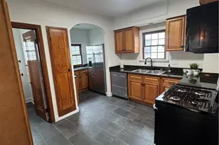 10900 Vernon Ave, Garfield Heights, OH 44125 - Photo 9
