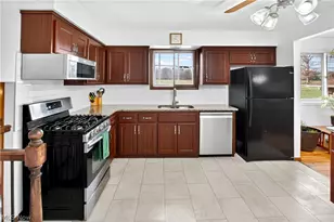 2115 Coventry Dr, Parma, OH 44134 - Photo 9