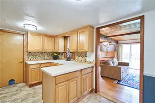 1360 Croyden Rd, Lyndhurst, OH 44124 - Photo 7