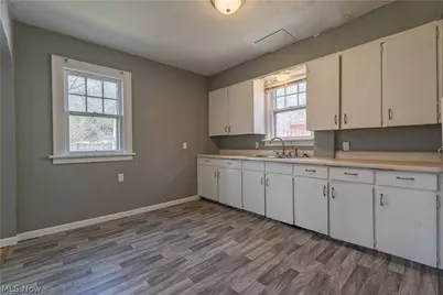 341 E Archwood Avenue, Akron, OH 44301 - Photo 11