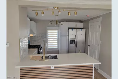 12621 Hirst Avenue, Loveland, OH 44135 - Photo 5