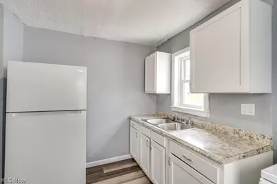 1090 Greenwood Avenue, Akron, OH 44320 - Photo 9