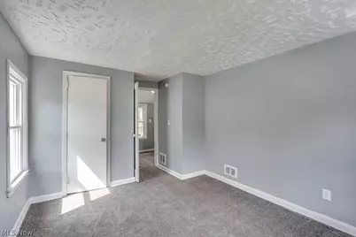 1090 Greenwood Avenue, Akron, OH 44320 - Photo 17