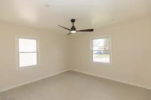 1722 Hawthorne Dr, Mayfield Heights, OH 44124 - Photo 13