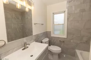 1722 Hawthorne Dr, Mayfield Heights, OH 44124 - Photo 15
