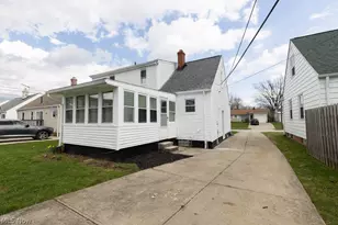 1722 Hawthorne Dr, Mayfield Heights, OH 44124 - Photo 23