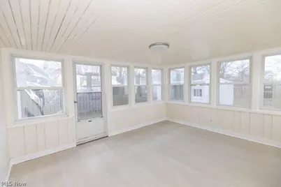 1722 Hawthorne Drive, Mayfield Heights, OH 44124 - Photo 11