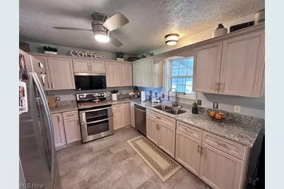 8742 Henderson Road, Diamond, OH 44412 - Photo 5